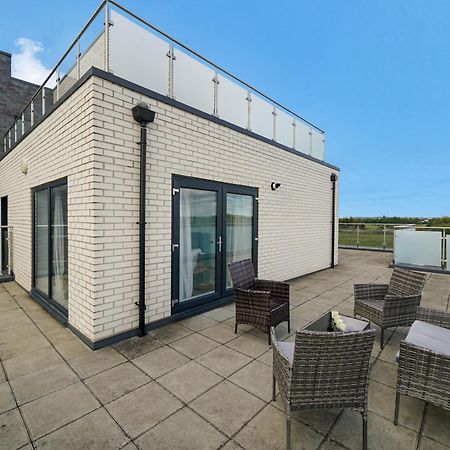 Modern Apartments With Free Parking Near Heathrow Colnbrook Екстериор снимка