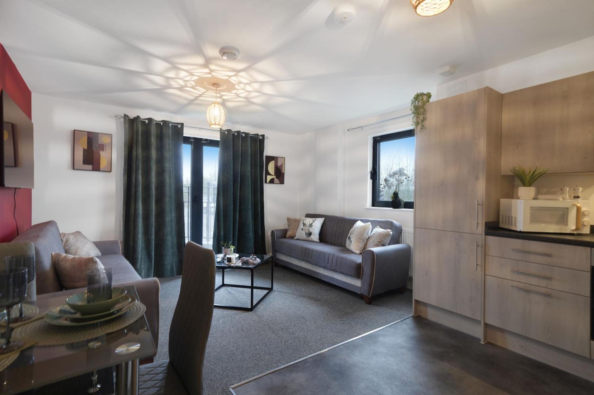 Modern Apartments With Free Parking Near Heathrow Colnbrook Екстериор снимка
