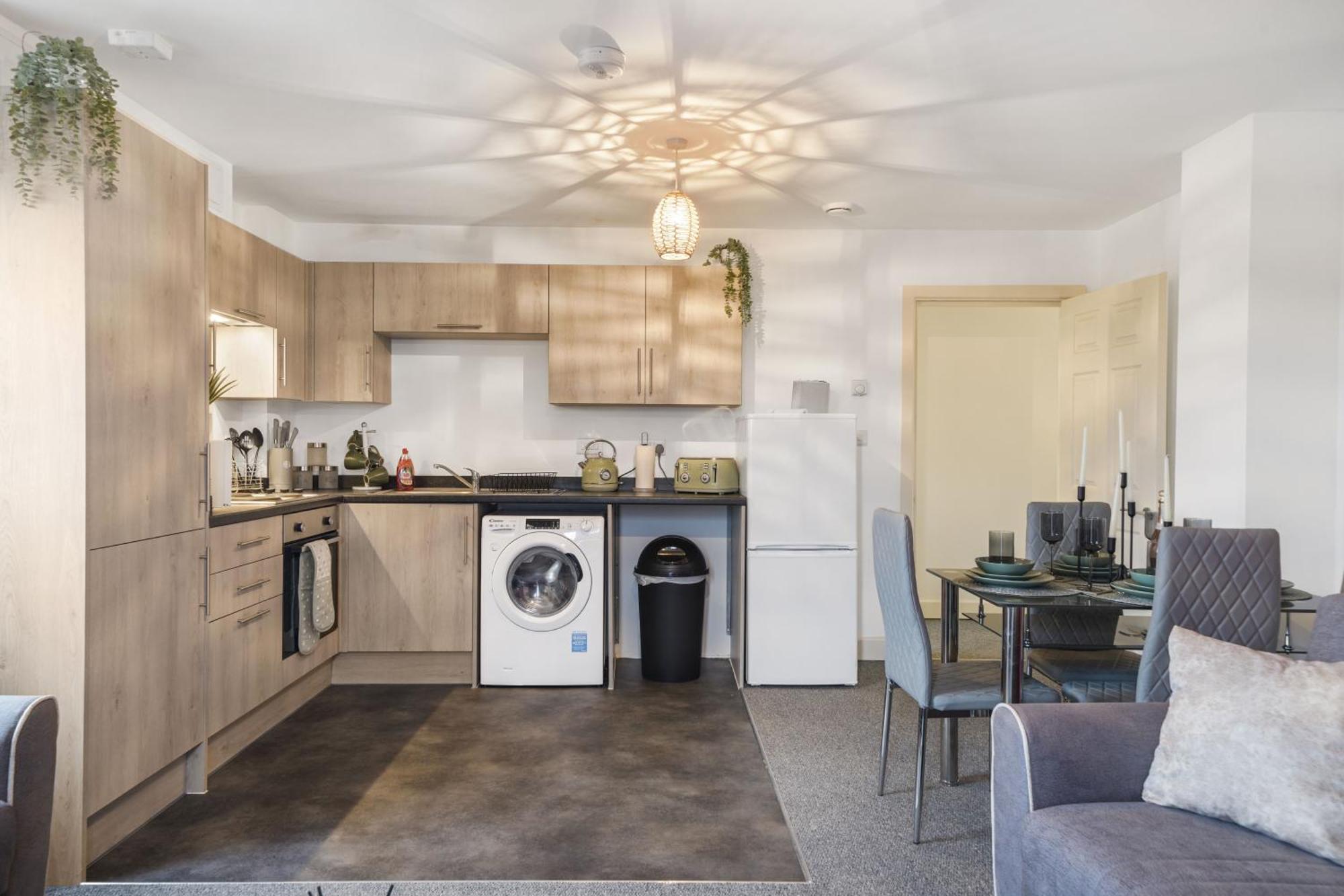 Modern Apartments With Free Parking Near Heathrow Colnbrook Екстериор снимка