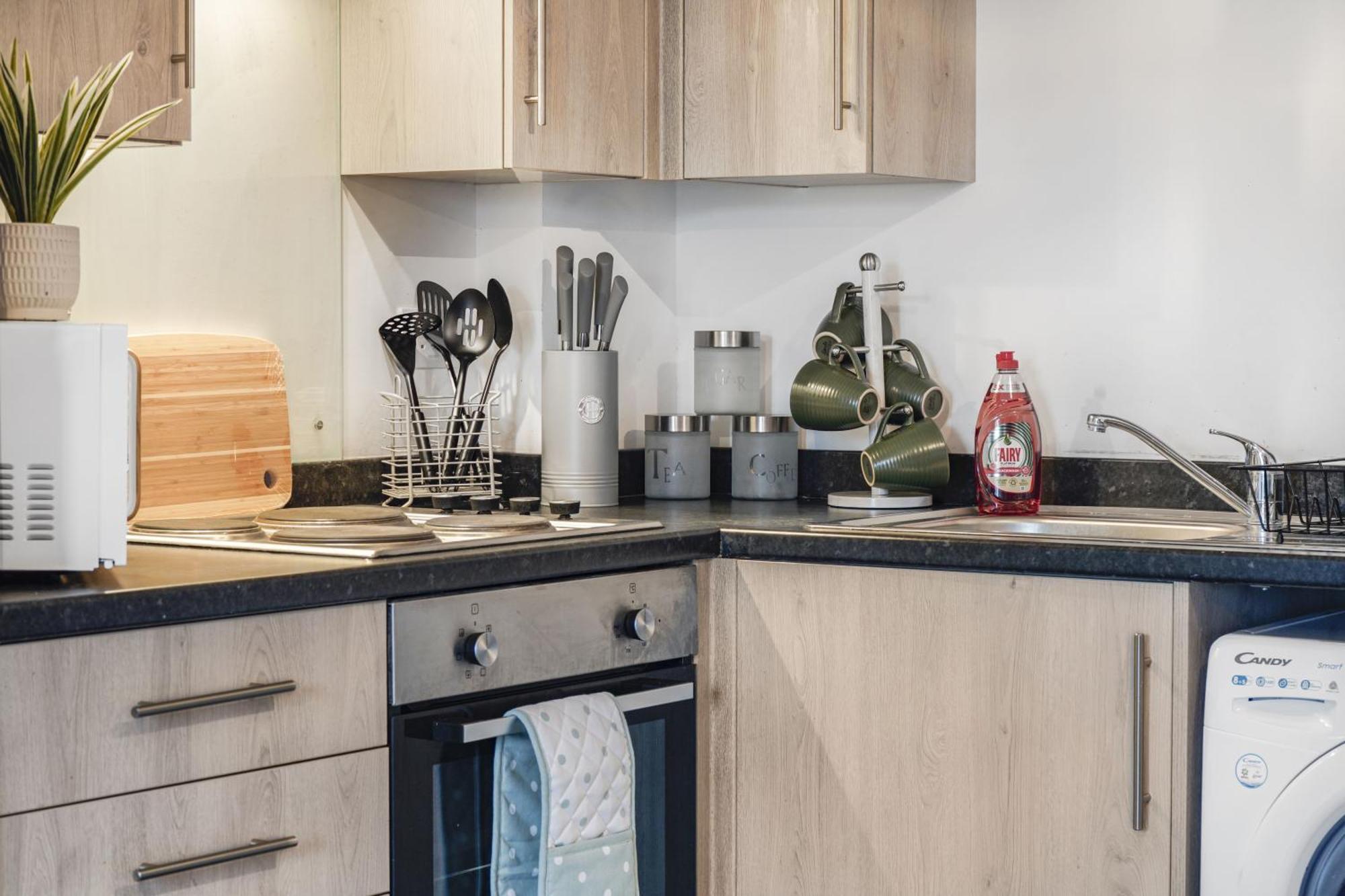 Modern Apartments With Free Parking Near Heathrow Colnbrook Екстериор снимка