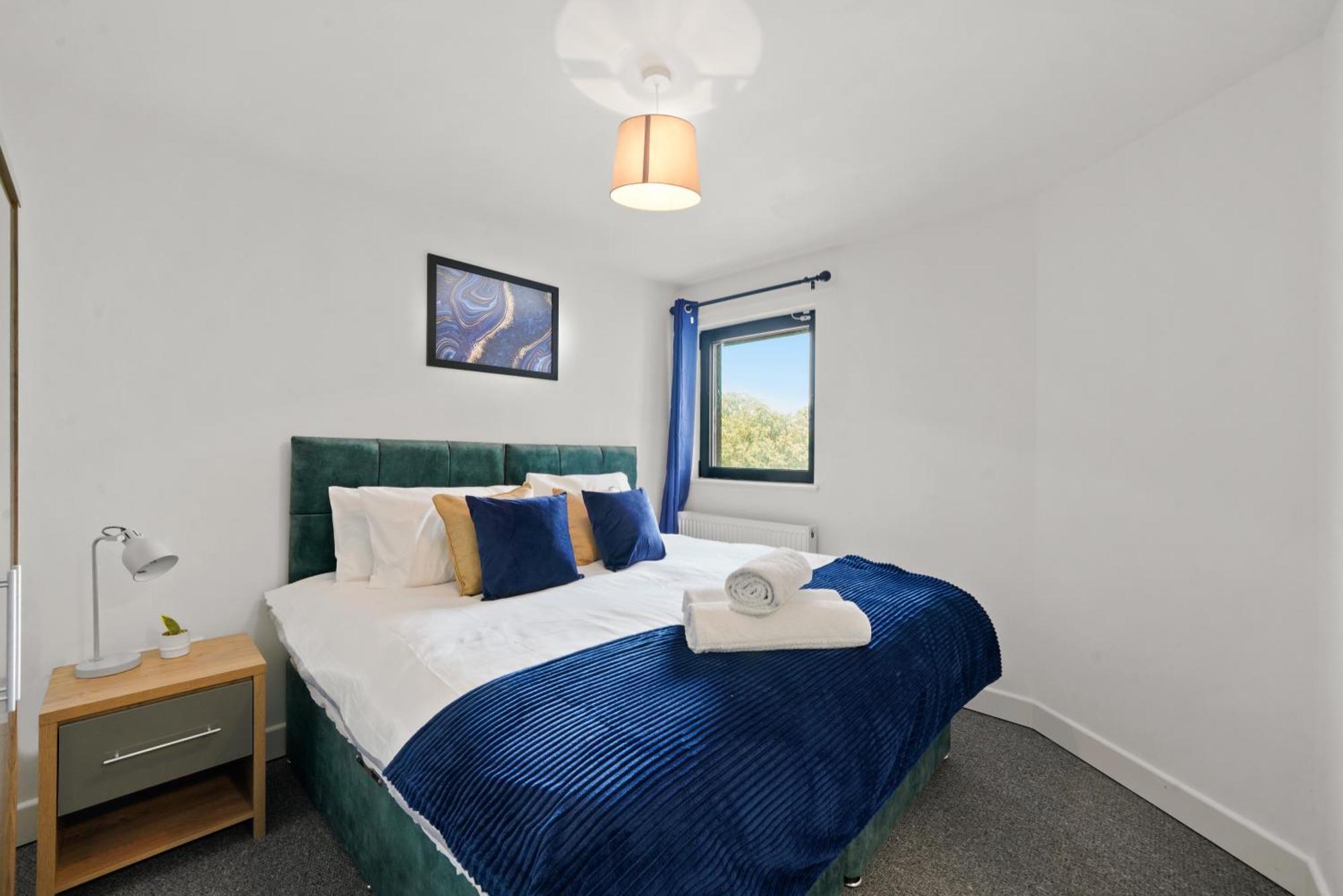 Modern Apartments With Free Parking Near Heathrow Colnbrook Екстериор снимка