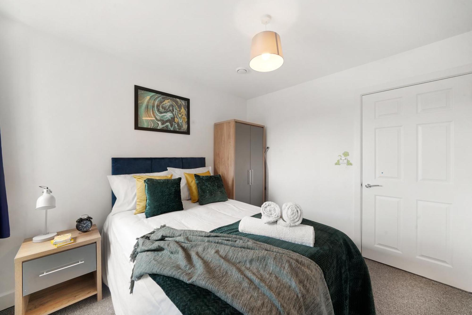 Modern Apartments With Free Parking Near Heathrow Colnbrook Екстериор снимка
