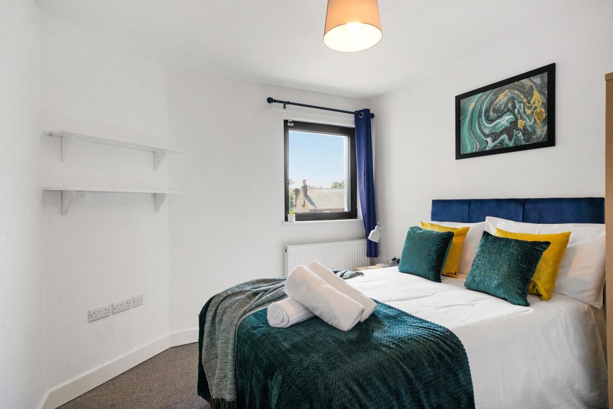 Modern Apartments With Free Parking Near Heathrow Colnbrook Екстериор снимка