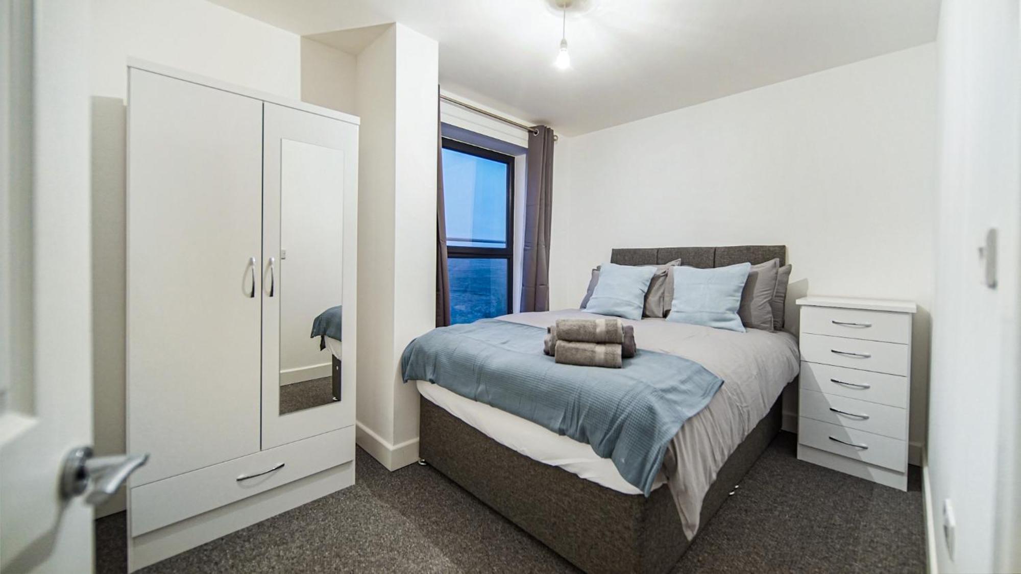Modern Apartments With Free Parking Near Heathrow Colnbrook Екстериор снимка