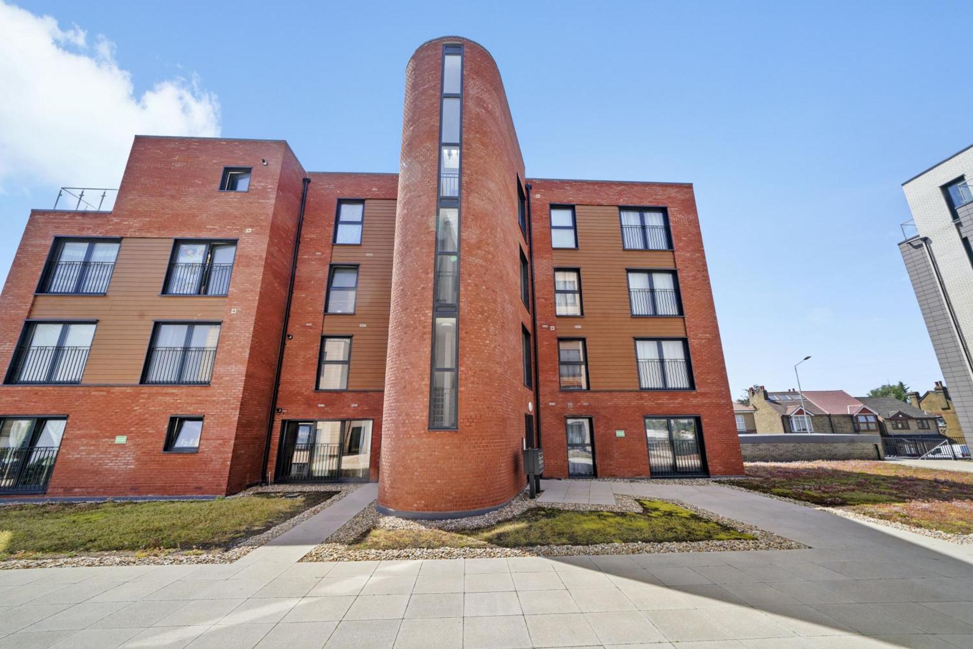 Modern Apartments With Free Parking Near Heathrow Colnbrook Екстериор снимка
