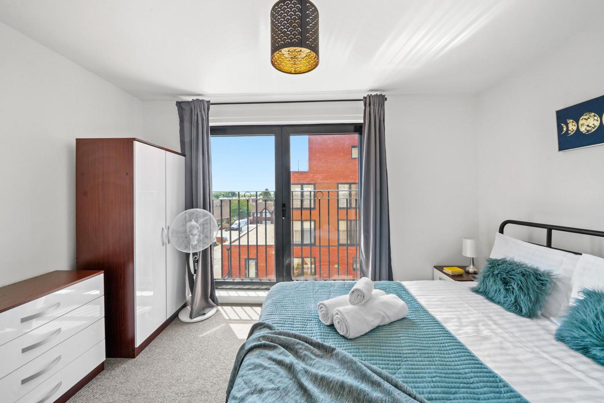 Modern Apartments With Free Parking Near Heathrow Colnbrook Екстериор снимка