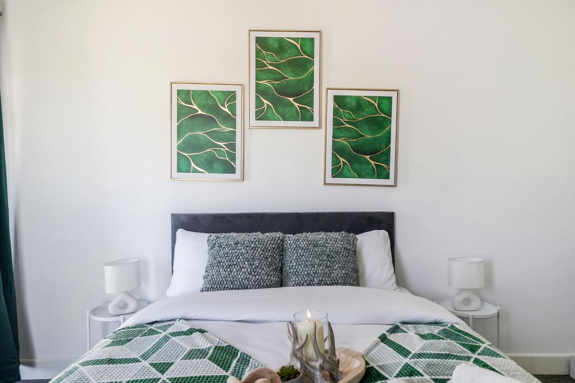 Modern Apartments With Free Parking Near Heathrow Colnbrook Екстериор снимка