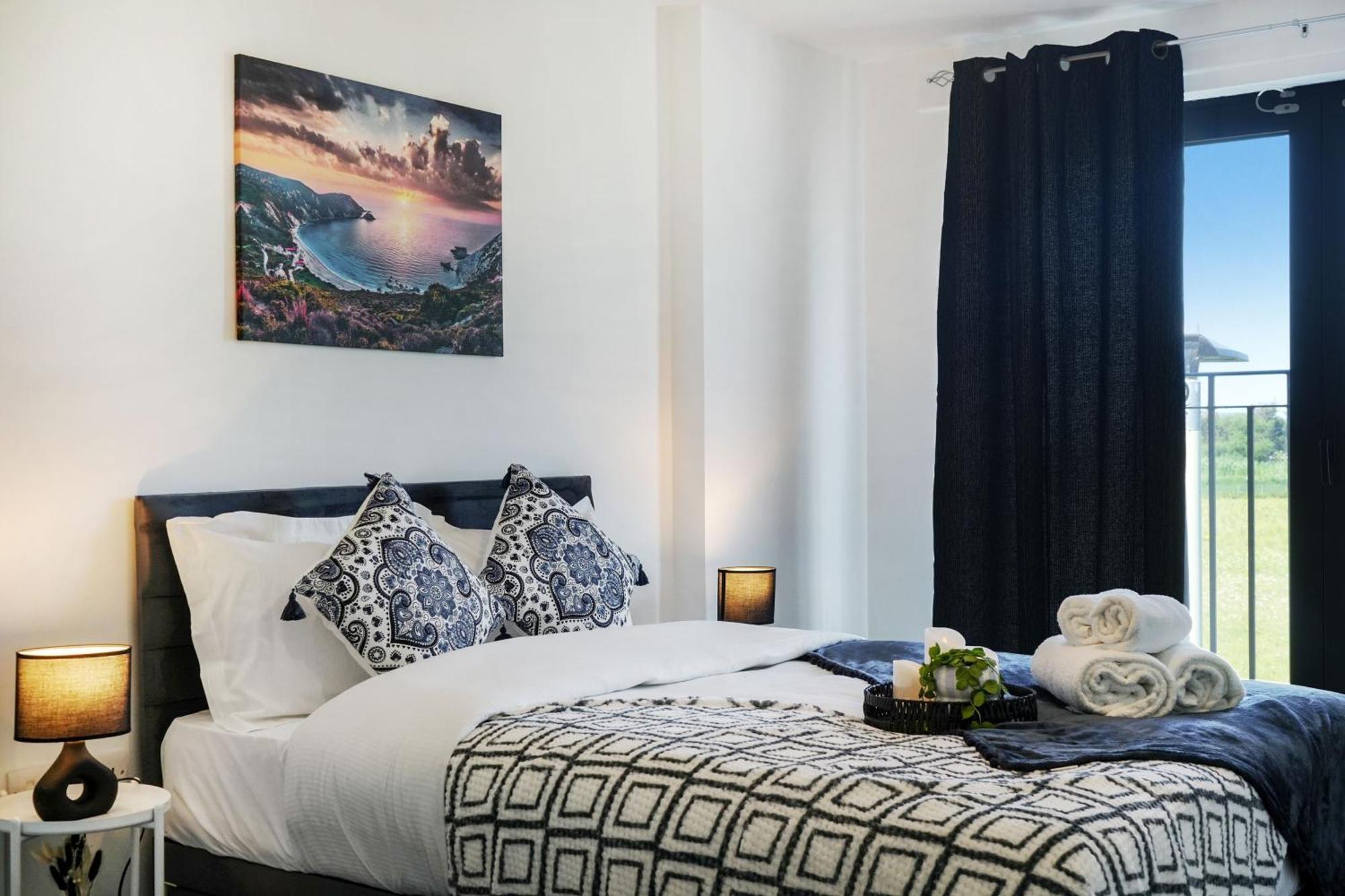 Modern Apartments With Free Parking Near Heathrow Colnbrook Екстериор снимка