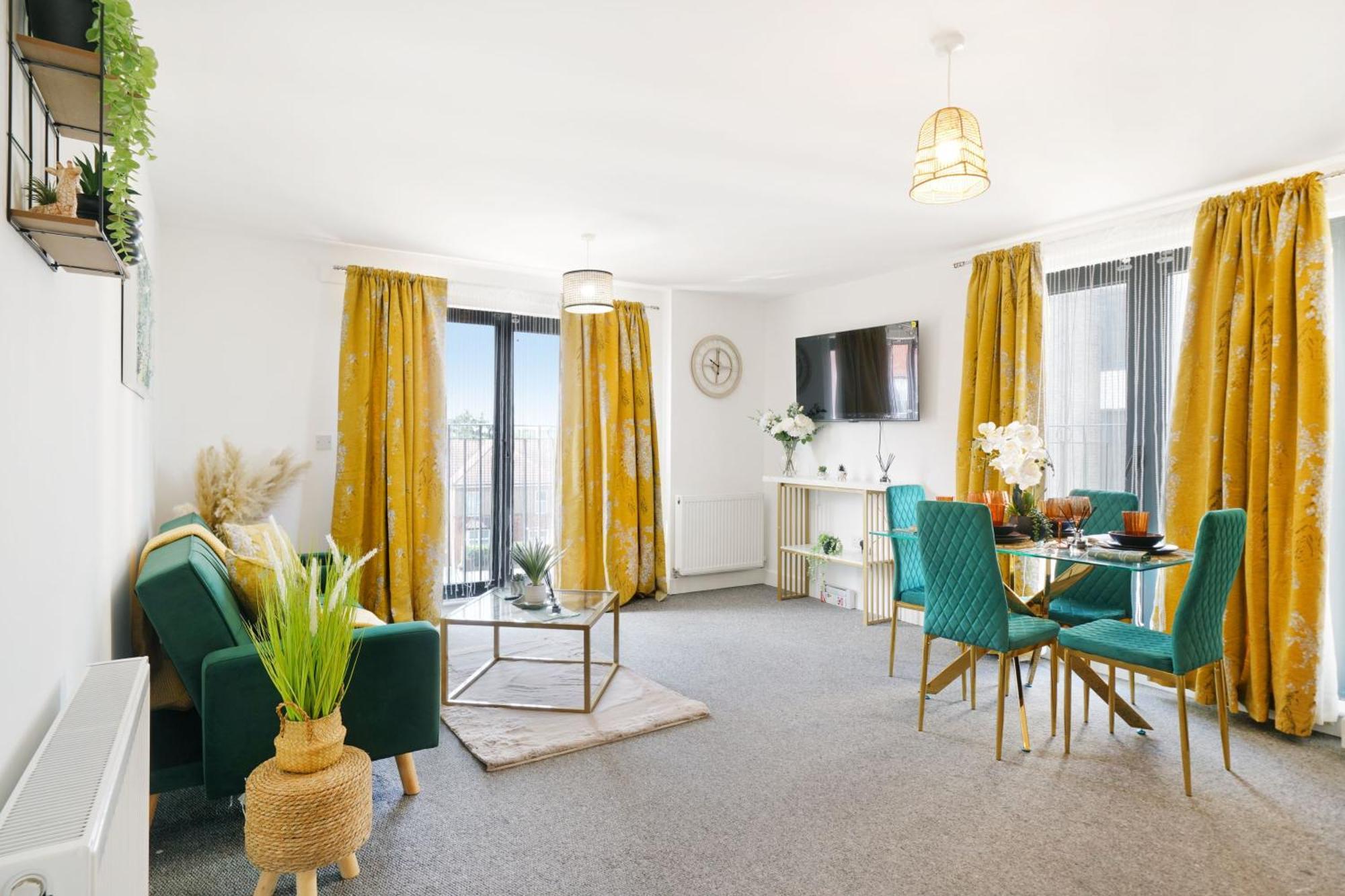 Modern Apartments With Free Parking Near Heathrow Colnbrook Екстериор снимка