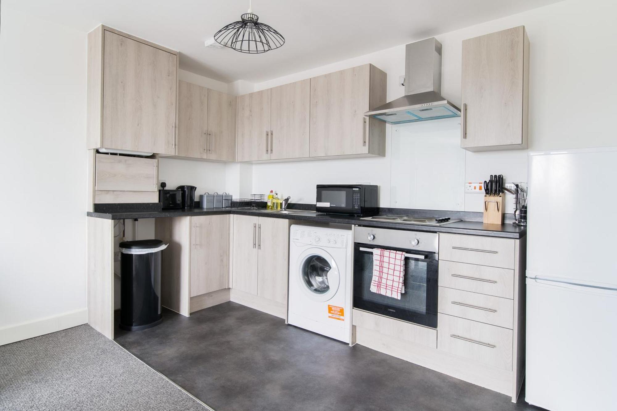Modern Apartments With Free Parking Near Heathrow Colnbrook Екстериор снимка