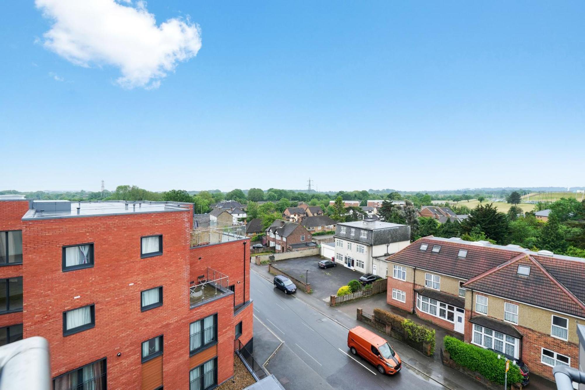 Modern Apartments With Free Parking Near Heathrow Colnbrook Екстериор снимка