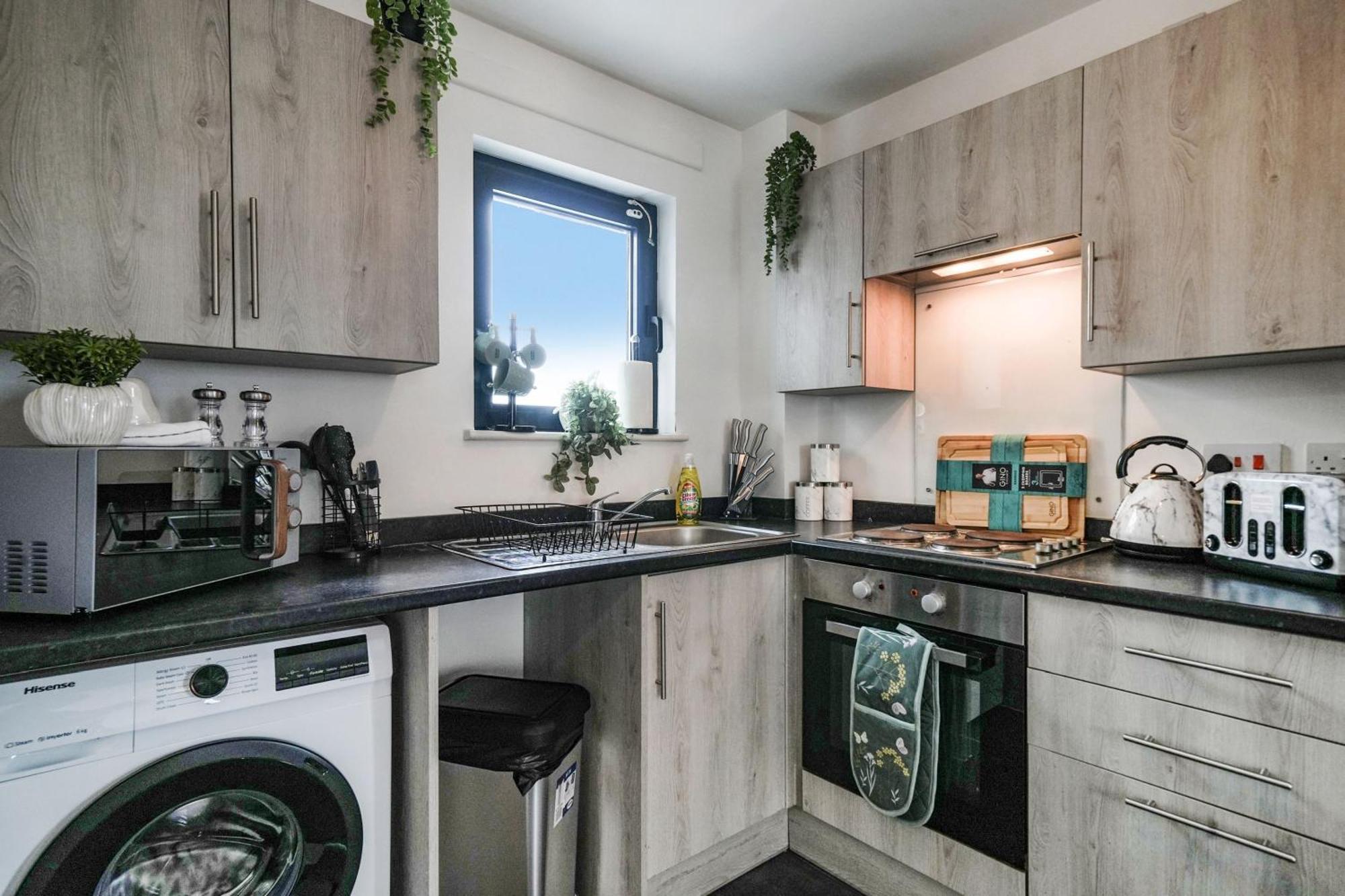 Modern Apartments With Free Parking Near Heathrow Colnbrook Екстериор снимка