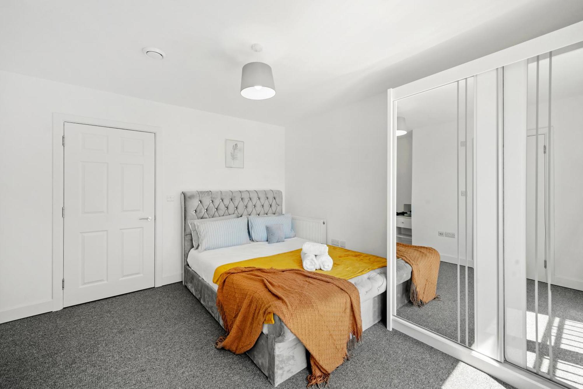 Modern Apartments With Free Parking Near Heathrow Colnbrook Екстериор снимка