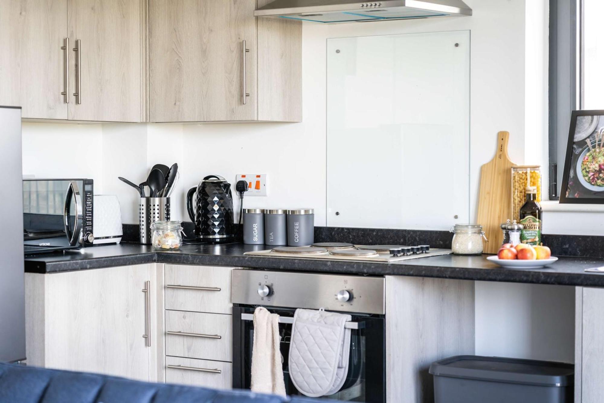 Modern Apartments With Free Parking Near Heathrow Colnbrook Екстериор снимка