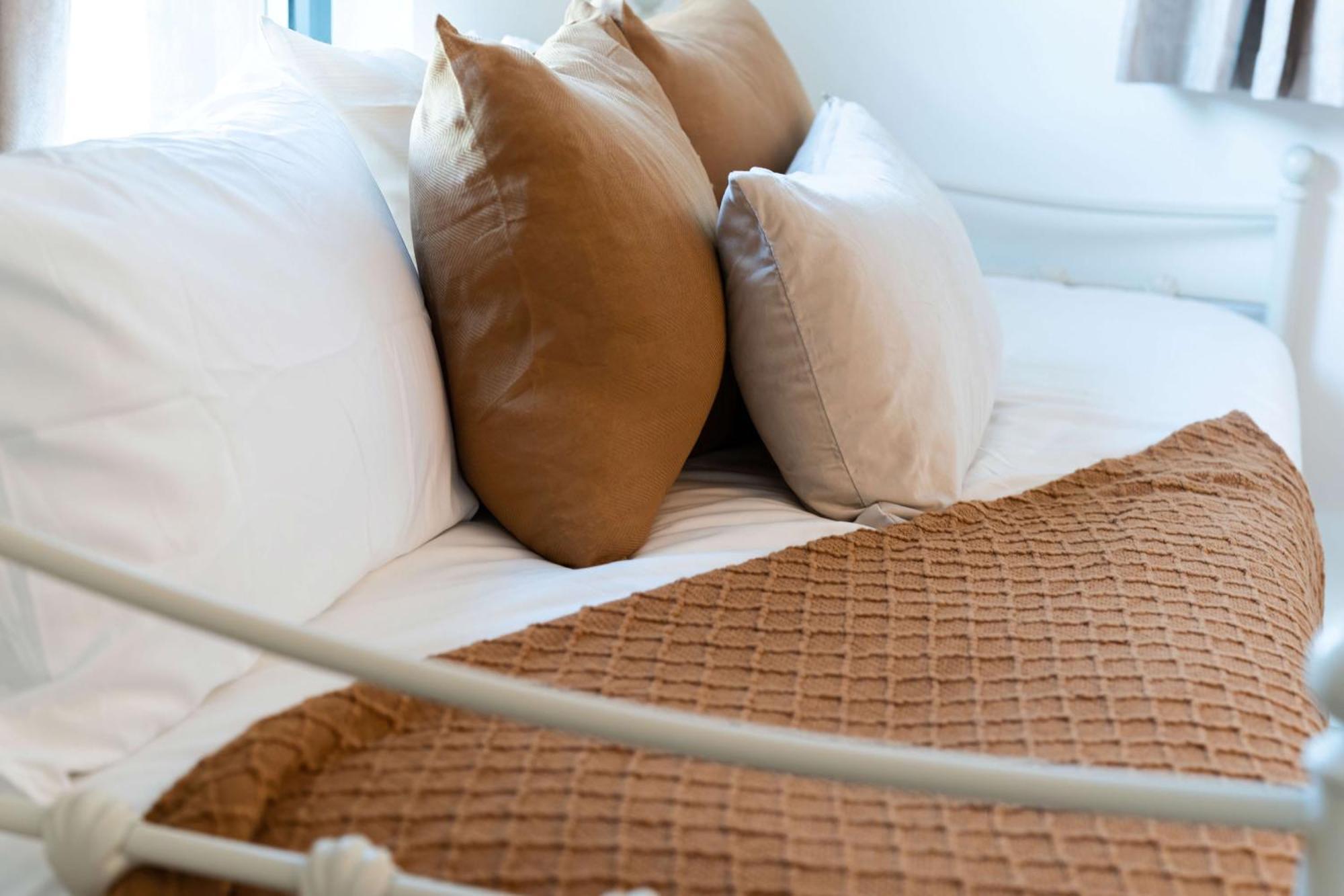Modern Apartments With Free Parking Near Heathrow Colnbrook Екстериор снимка