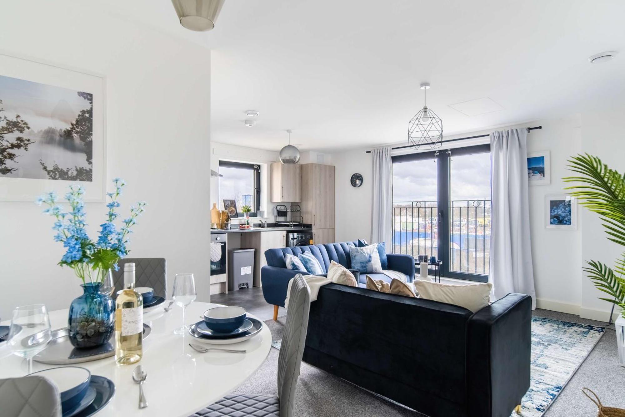 Modern Apartments With Free Parking Near Heathrow Colnbrook Екстериор снимка