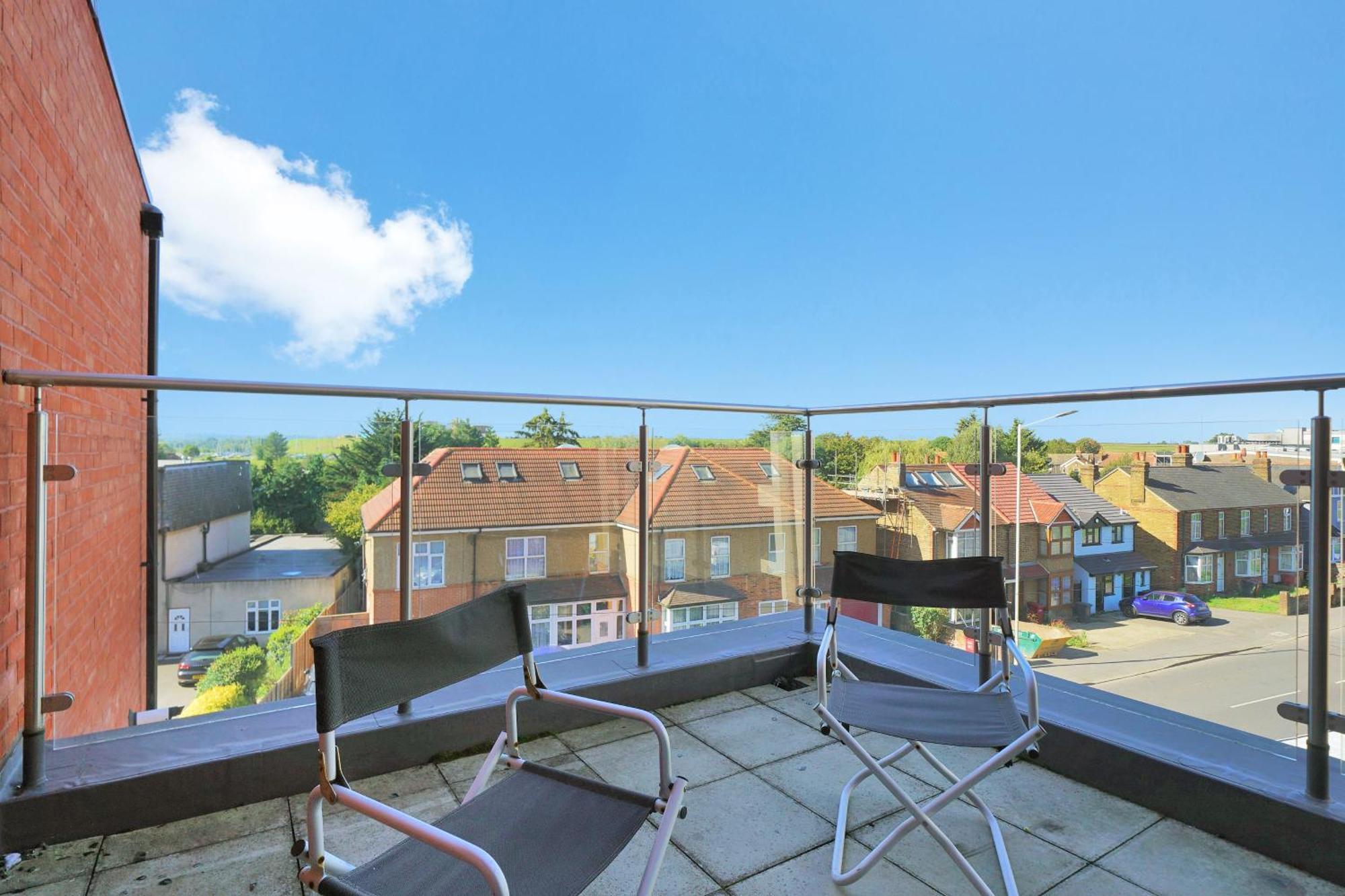 Modern Apartments With Free Parking Near Heathrow Colnbrook Екстериор снимка