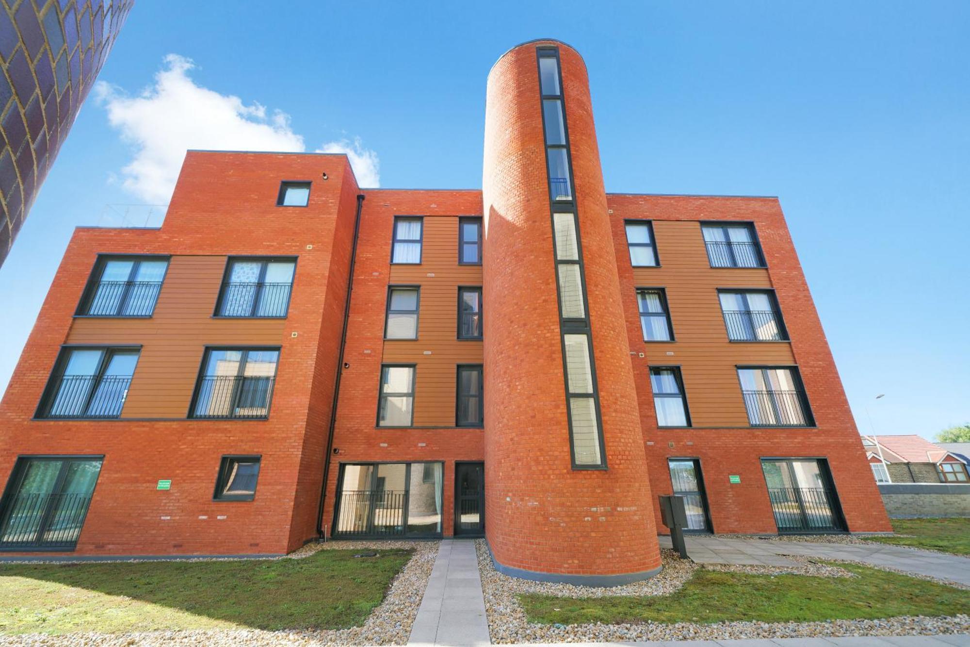 Modern Apartments With Free Parking Near Heathrow Colnbrook Екстериор снимка